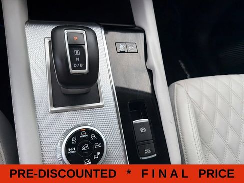 Used 2023 Mitsubishi Outlander SEL AWD/4WD image 39