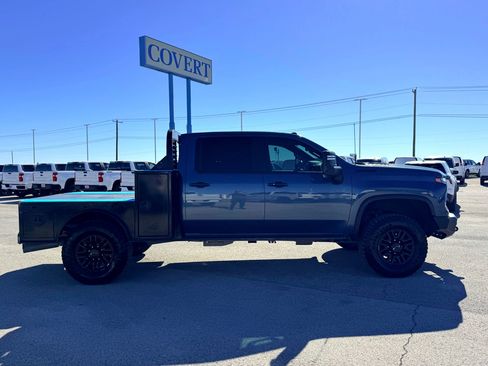 Used 2024 Chevrolet Silverado 2500 ZR2 w/ Technology Package image 7