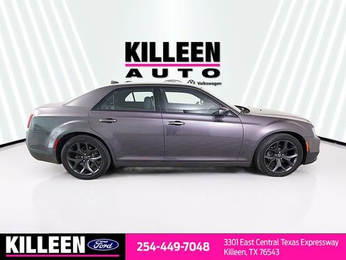 Used 2021 Chrysler 300 S RWD image 9