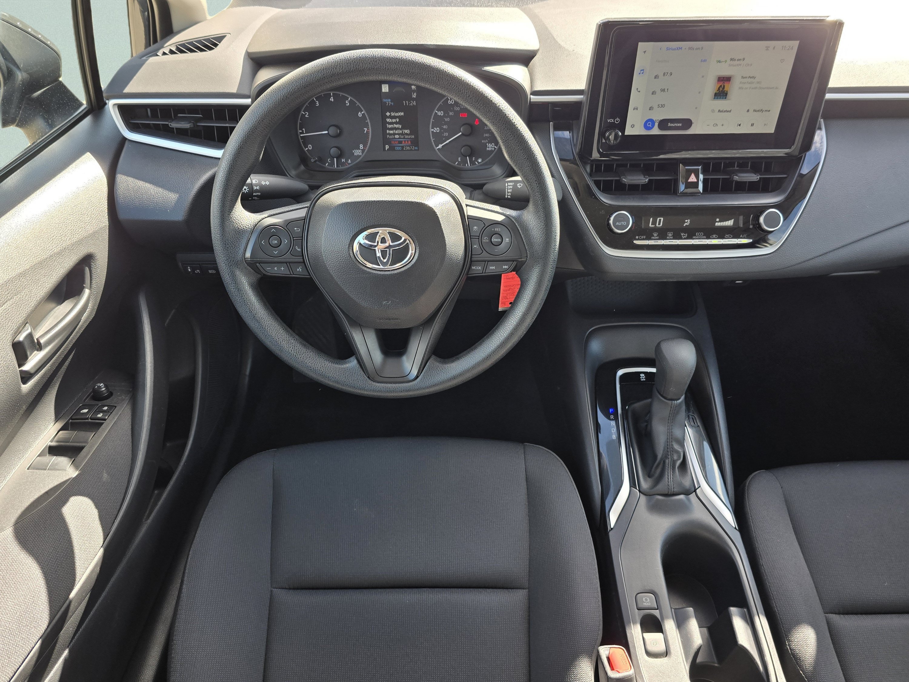 Used 2025 Toyota Corolla LE FWD image 4