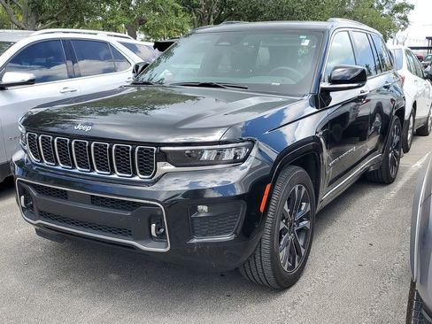 Used 2023 Jeep Grand Cherokee Overland AWD/4WD image 3