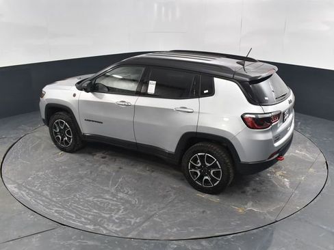 Used 2025 Jeep Compass Trailhawk image 38