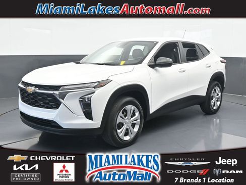 Used 2024 Chevrolet Trax LS w/ Driver Confidence Package image 1