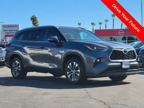 Used 2024 Toyota Highlander XLE FWD image 34