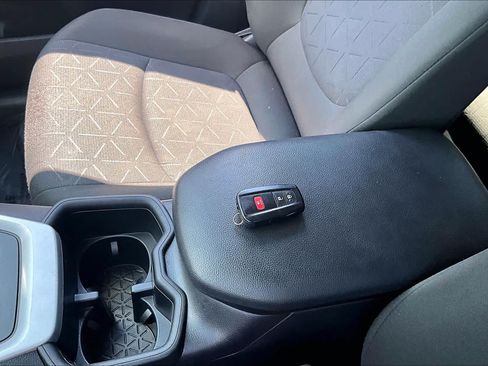 Used 2025 Toyota RAV4 XLE AWD/4WD image 14