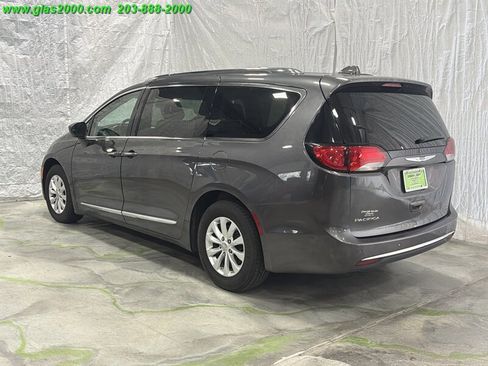 Used 2019 Chrysler Pacifica Touring-L image 7