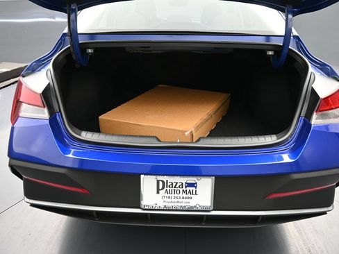 Certified 2025 Hyundai Elantra SE FWD image 21