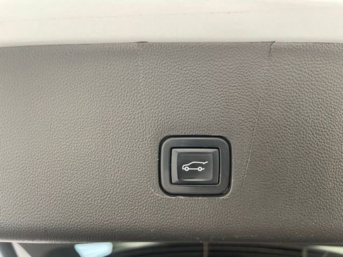 Used 2023 Chevrolet Traverse LT FWD image 47