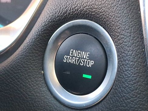 Used 2023 Chevrolet Traverse RS image 25