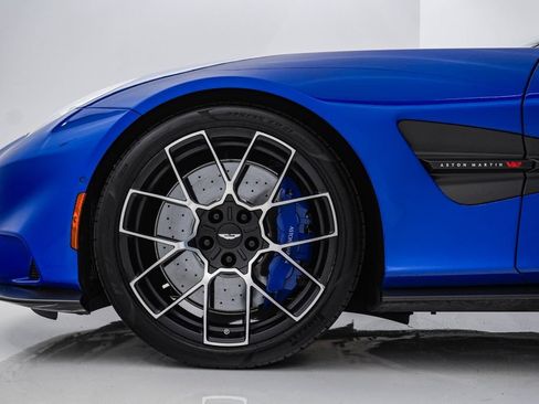Used 2026 Aston Martin Vanquish Convertible RWD image 17