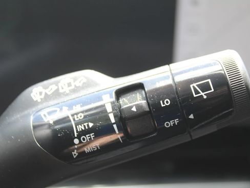 Used 2025 Kia Carnival EX FWD image 39