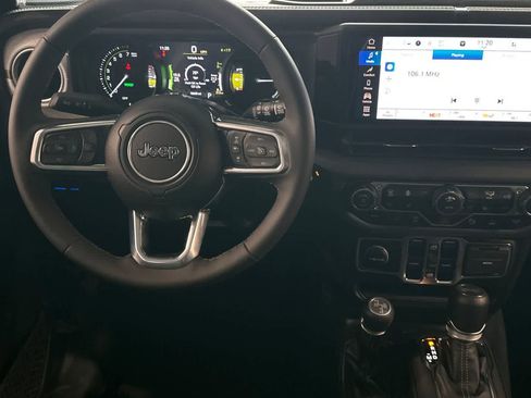 Used 2025 Jeep Wrangler Sahara w/ Safety Group image 16