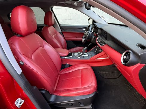 Used 2021 Alfa Romeo Stelvio Sprint w/ Nero Edizione AWD/4WD image 17