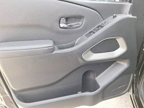 Used 2024 Nissan Frontier SV image 29