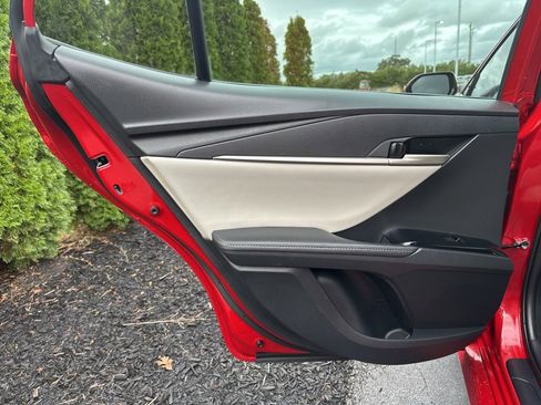 Used 2025 Toyota Camry XLE image 9