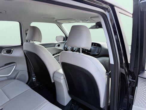 Used 2022 Kia Soul LX w/ Technology Package image 39