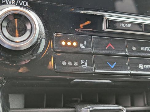 Used 2020 Toyota Highlander Limited image 17