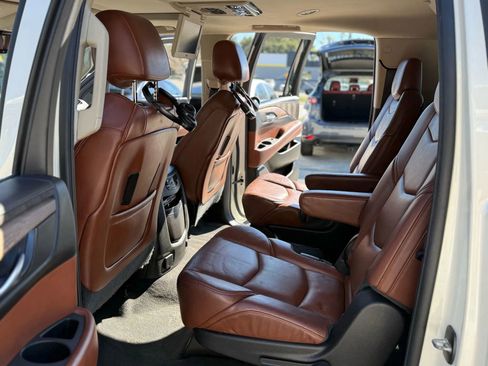 Used 2015 Cadillac Escalade ESV Premium image 18