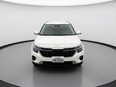 Used 2025 Kia Seltos S image 2