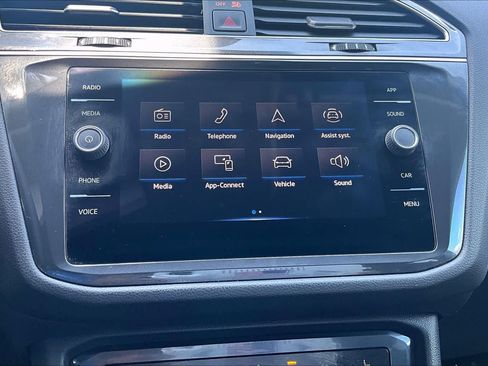 Used 2024 Volkswagen Tiguan SE FWD image 35
