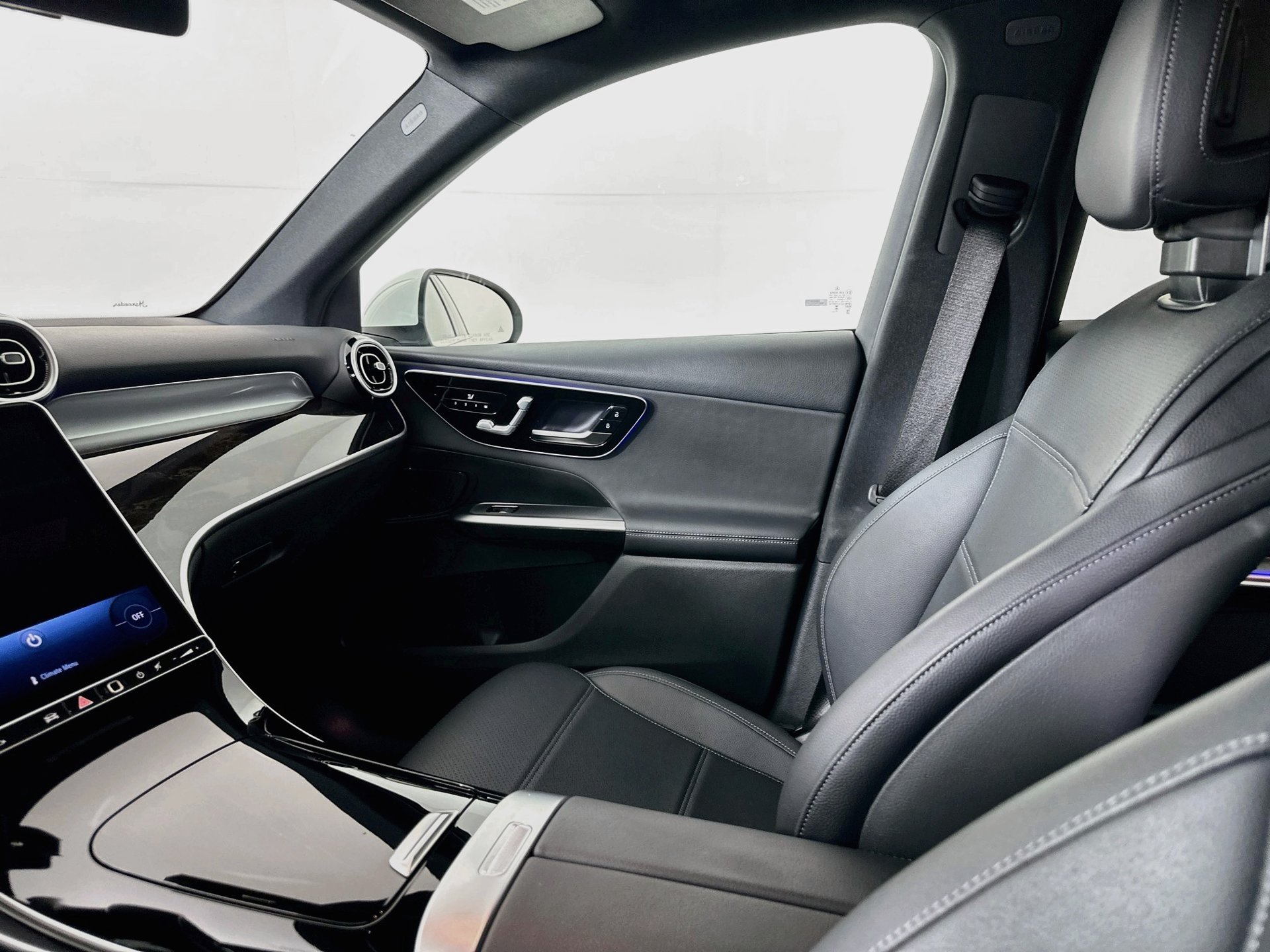 Certified 2026 Mercedes-Benz GLC 300 image 24
