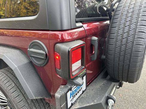 Used 2022 Jeep Wrangler Unlimited Sport image 9
