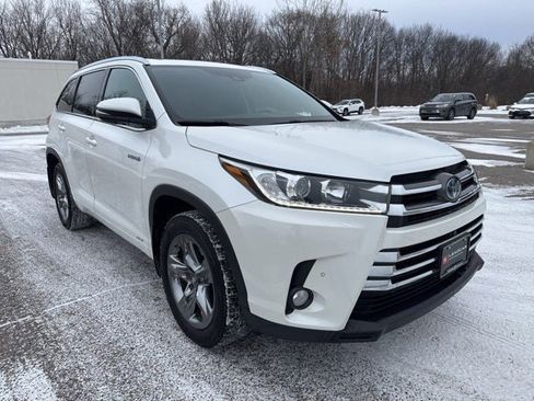 Used 2018 Toyota Highlander Limited Platinum image 3
