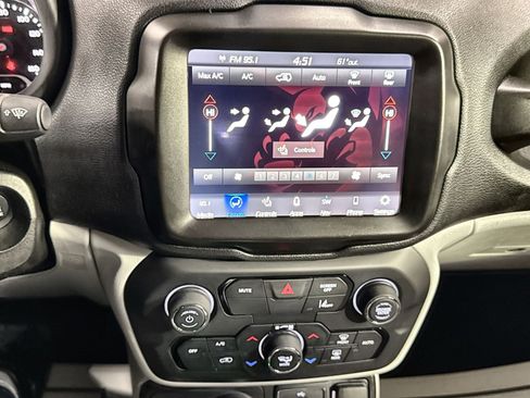 Used 2022 Jeep Renegade Latitude w/ Sun/Sound Group image 21