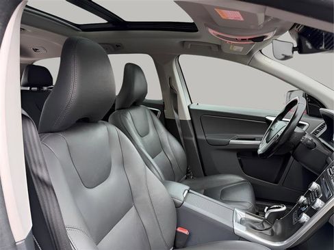 Used 2015 Volvo XC60 T5 Platinum FWD image 29