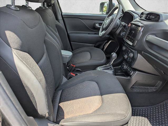 Used 2023 Jeep Renegade Latitude AWD/4WD image 28