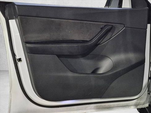 Used 2021 Tesla Model Y Long Range AWD/4WD image 7