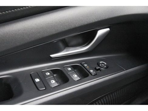 Certified 2025 Hyundai Elantra SE FWD image 23