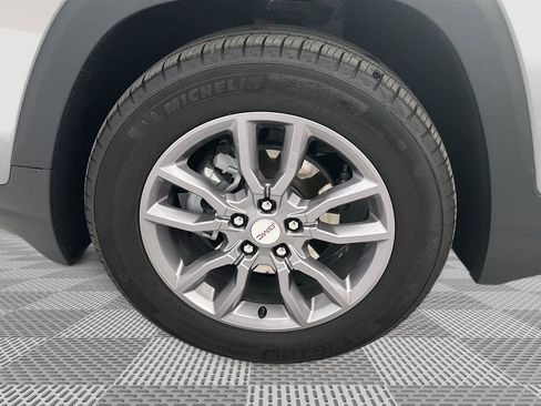 Used 2024 GMC Terrain SLT w/ Infotainment Package II image 23