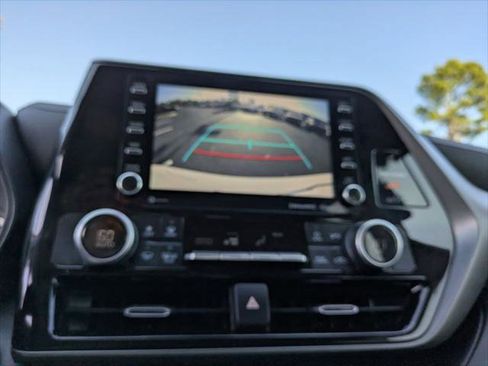 Certified 2020 Toyota Highlander L image 22