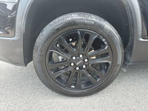 Used 2023 GMC Acadia SLE w/ Driver Convenience Package FWD image 33