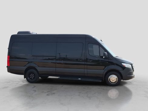 Used 2022 Mercedes-Benz Sprinter 3500 image 9