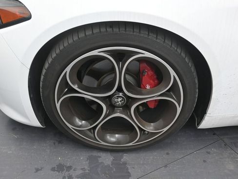 Used 2024 Alfa Romeo Giulia Veloce RWD image 9