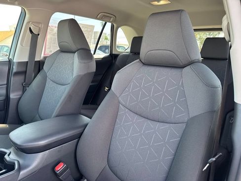 Certified 2025 Toyota RAV4 XLE FWD image 21