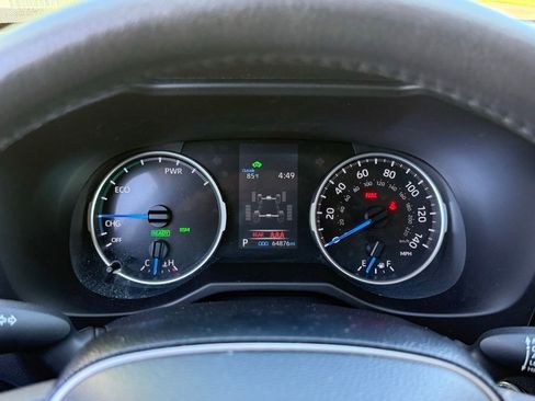 Used 2021 Toyota RAV4 XLE Premium AWD/4WD image 30