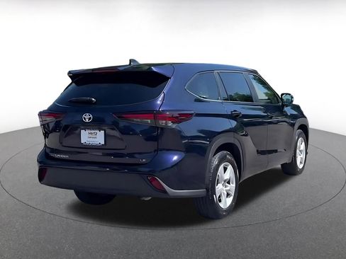 Used 2025 Toyota Highlander LE FWD image 14