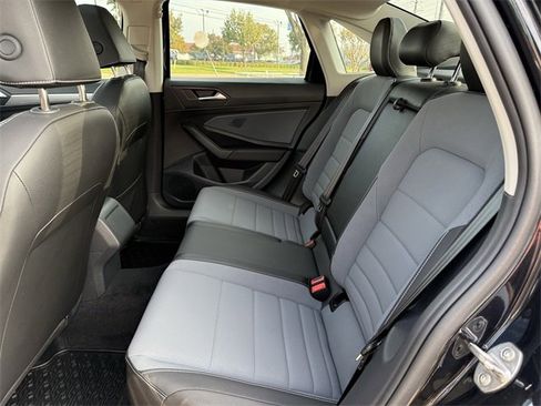 Certified 2025 Volkswagen Jetta SE w/ Sunroof Package image 26