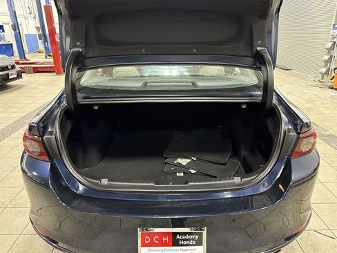 Used 2019 MAZDA MAZDA3 w/Preferred Pkg image 11