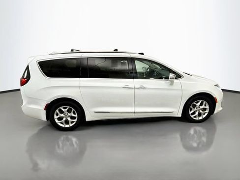 Used 2020 Chrysler Pacifica Limited FWD image 8