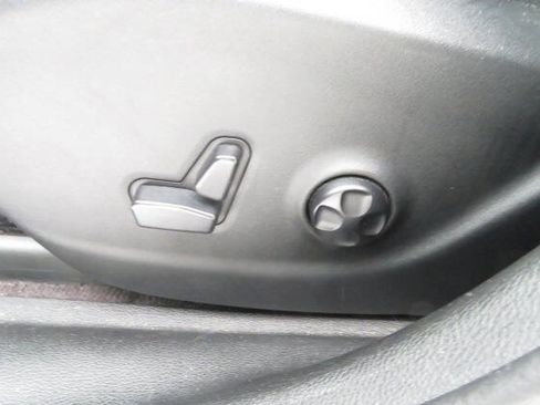 Used 2019 Jeep Cherokee Limited image 15