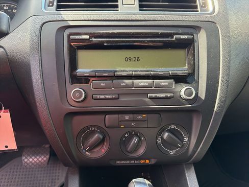 Used 2011 Volkswagen Jetta Sedan image 19