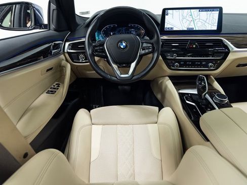 Certified 2022 BMW 540i xDrive w/ Convenience Package image 3