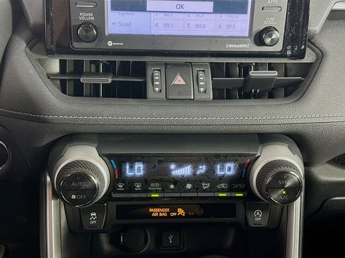 Used 2020 Toyota RAV4 XLE Premium image 24