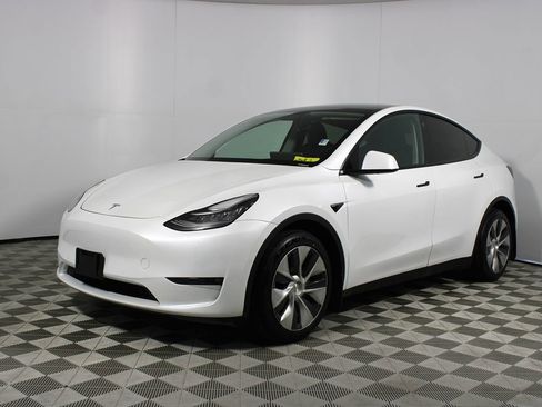 Used 2022 Tesla Model Y Long Range AWD/4WD image 3