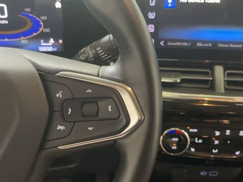 Used 2024 Chevrolet Trax ACTIV w/ Sunroof Package FWD image 32