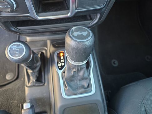 Used 2021 Jeep Wrangler Sport image 17